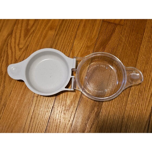 Nordic Ware Microwave Eggs 'N Muffin Breakfast Sandwich Cooker - Picture 3 of 6